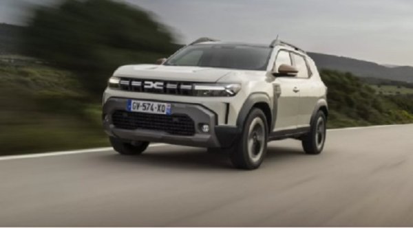 На осмо място сред бензиновите хибридни автомобили е Dacia Duster с неговия 1.2 TCe мек хибриден двигател със 130 к.с., с експлоатационни разходи от 0,4672 евро/км. Обновен през 2023-а, Duster е запазил същите външни размери: дължина от 4,34, ширина от 1,81, височина от 1,66 и междуосие от 2,66 метра. Има отличен багажник от 594 литра. 

Двигателят е 1.2 трицилиндровият турбо мек хибрид със 130 к.с. и 230 Нм въртящ момент. Той е комбиниран с шестстепенна механична скоростна кутия и разход на гориво от 5,5 л/100 км . 